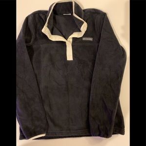 A very nice Columbia pullover fleece sweatshirt
